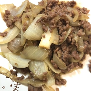 玉ねぎと豚のひき肉の炒め物